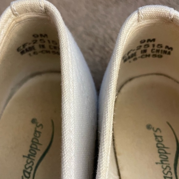 GRASSHOPPERS CANVAS SILIP ON SHOES TAN SZ 9M - Picture 9 of 10